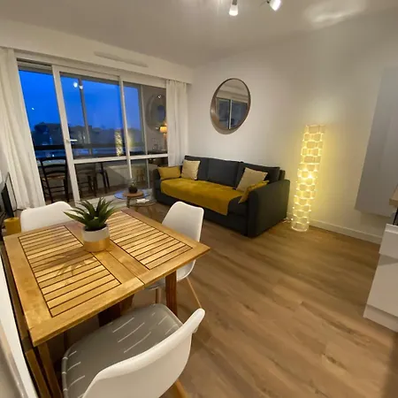 Vue Sur Le Port, Juno Beach, Plage A Pied Apartment