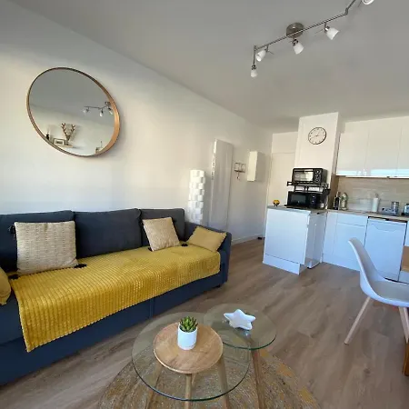 Vue Sur Le Port, Juno Beach, Plage A Pied Apartment *