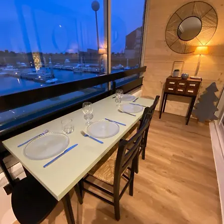 Vue Sur Le Port, Juno Beach, Plage A Pied Apartment