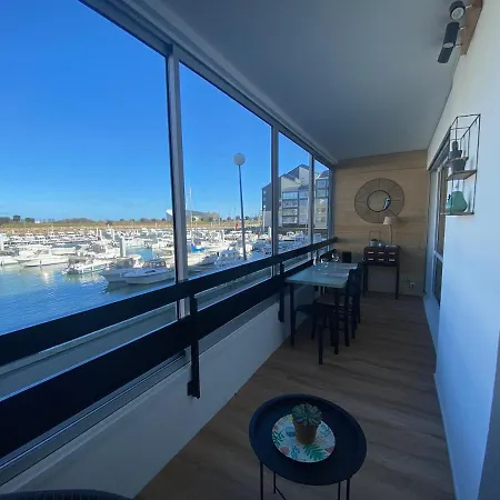 Vue Sur Le Port, Juno Beach, A Pied Courseulles-sur-Mer