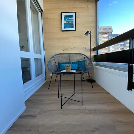 Vue Sur Le Port, Juno Beach, Plage A Pied Apartment